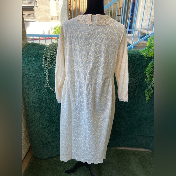 Vintage Large Cottagecore Embroidered Dress with Crochet Lace Detail - Picture 6 of 10